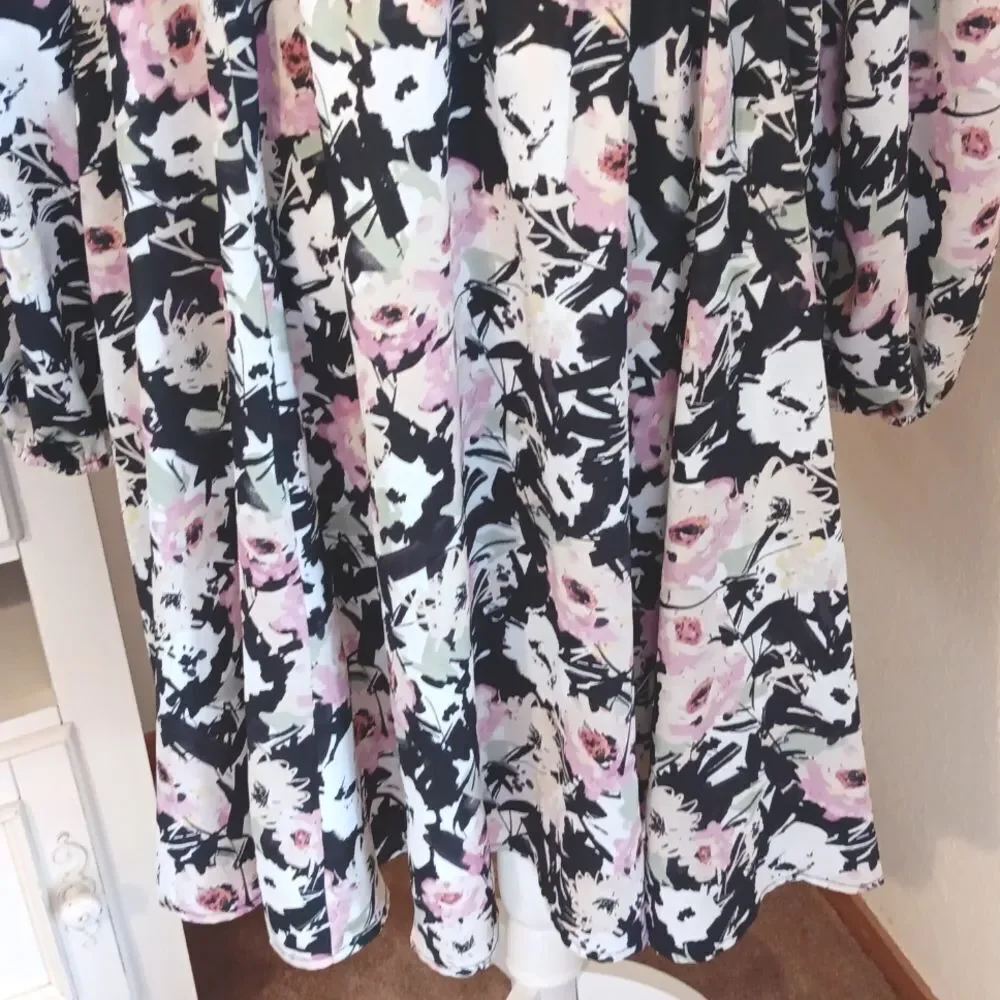 Torrid Black and Pink Floral Blouse . Garden Girl. Wedding Guest. Sunday Brunch